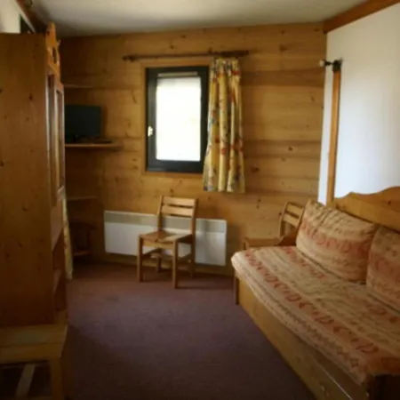 2 Pieces Au Pied Des Pistes Avec Balcon, Cuisine Equipee Et Options De Services Nombreuses - Fr-1-557-8 Les Adrets