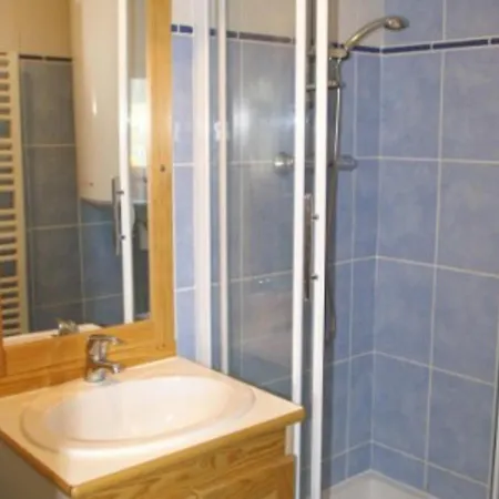 2 Pieces Au Pied Des Pistes Avec Balcon, Cuisine Equipee Et Options De Services Nombreuses - Fr-1-557-8 Les Adrets